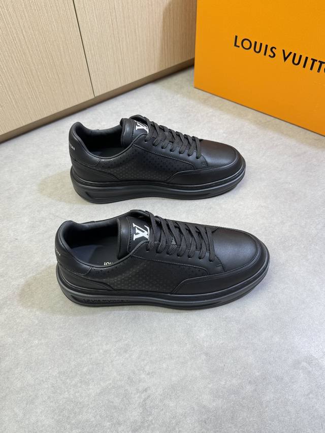 Vuitton 路易威登 -高端品质 原单休闲运动鞋 -鞋面：纳帕小牛皮、鞋身热转印品牌图腾工艺、鞋舌.后跟；丝印高周波品牌Logo -内里：水染牛皮 -大底：
