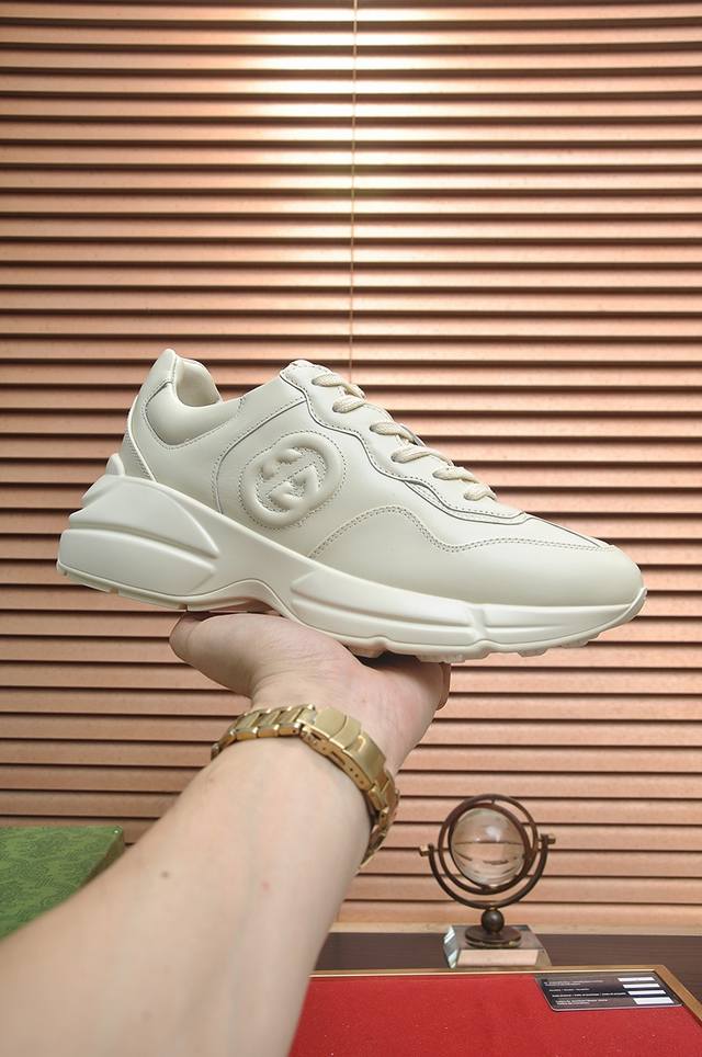 Gucci 情侣款 最高版本古奇爆款老爹鞋。专柜同步发售 ，，鞋面采用进口牛皮，舒适羊皮内里，脚感一级棒，原版轻便减震加厚发泡大底，简约拼色，百搭帅气，码数：女
