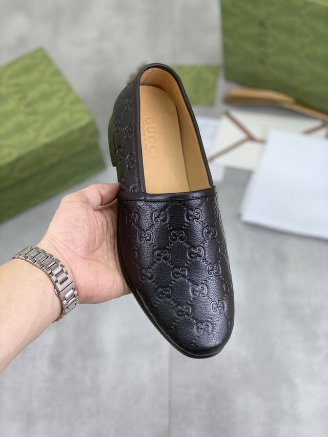 工厂P价P 实价 水染牛里 古驰懒人套脚皮鞋爆款精选 古奇Gucci 官网最新款古奇懒人皮鞋，爆款版型简洁大气，潮男专属.独有的官网最新品牌原版双G压花素元素古