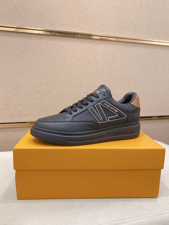 工厂P价 Lv~路易威登潮流男鞋 新款出货 最新搭配 官网同款 超高品质 当季热卖 精选头层牛皮 舒适牛皮内里 原版套楦 上脚舒适 耐磨橡胶大底 码数：38-4