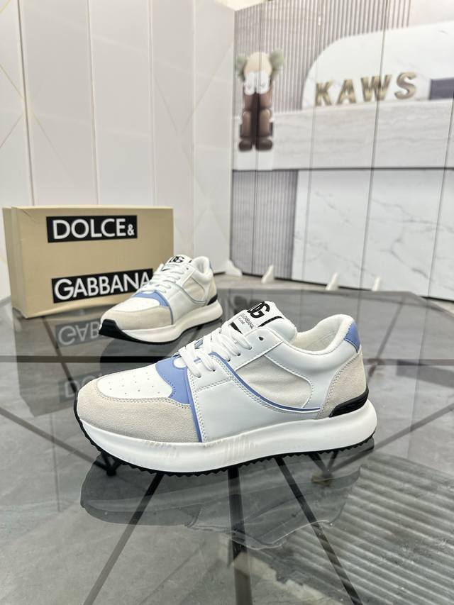 售 价: P 商品商标: Dg* 杜嘉班纳* 低帮休闲鞋 正码码数: 38-45 可订做46 商品材料：鞋面进口牛皮，透气内里，原版大底。 编 号：803