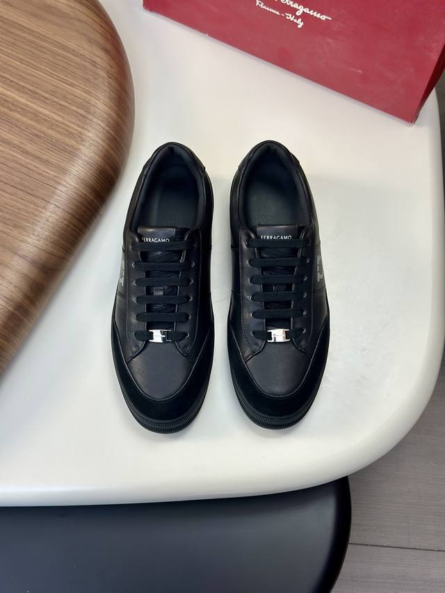 工厂P价 Ferragam菲拉格慕新款男士驾车鞋，一脚蹬百搭软皮乐福鞋清凉来袭！面料采用全进口牛皮，看得见的质感，重工车线，内里本染小牛皮，标配Logo牛皮垫脚