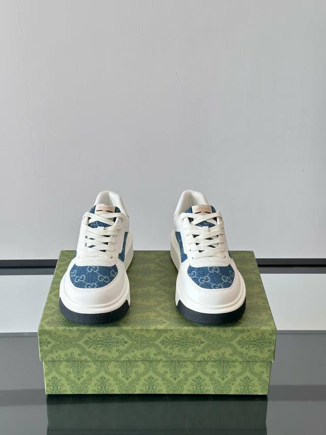 新款男鞋Gucci 最新鞋出货。原单品质 时尚潮流 采用特殊材料 内里羊皮 全新包装。脚感超舒适，做工简直无可挑剔 码数:38-45，白色里 编号058