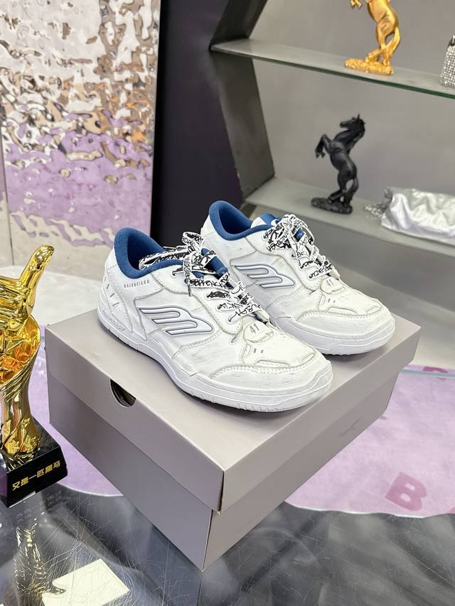 工厂P价P： Balenciaga巴黎世家最新秋冬款Hamp Tons情侣运动鞋 超多明星网红种草 它以经典鞋履为原型 侧面极具辨识度的巴黎家B标志 打造流线型