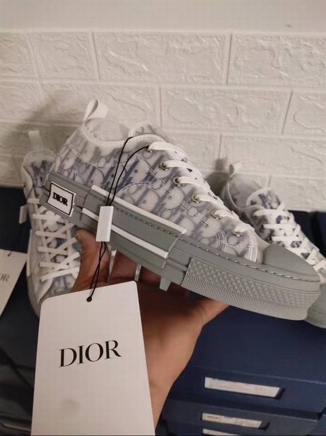 女 男 Dior 迪奥 顶级版本情侣款 鞋面：采用独家定制原版磨砂珍珠闪Pvc半透明胶片拼接迪奥品牌专用Logo面料十电绣Logo 大底：独家私模与原版一致Tp