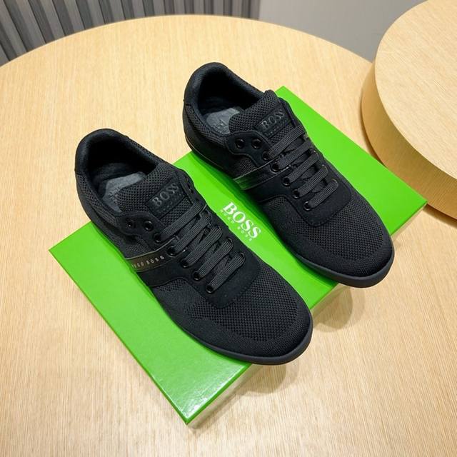 工厂P Boss 新款男仕运动鞋 知名运动品牌新款隆重上市 以奢华高端设计出货 鞋面选用原版透气飞织制成 羊皮垫脚 轻质橡胶大底。轻奢风格，鞋面透气不闷脚，简约