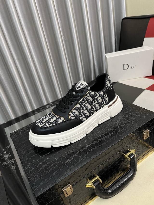 出厂价Pp： Dior 迪奥 香港专柜新款休闲男鞋上市 官网1:1制作 意大利原版材料 欧美大师设计 完美造型打造专柜品质，纯色橡胶耐磨大底加经典炫头！超级百搭