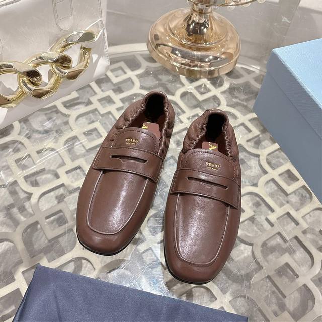 Prada 情侣款，原版1比1开发，面料高丝光牛猄进口牛皮，内里丝绸羊皮，大底橡胶，码数女：35至41。男38至44，45定做