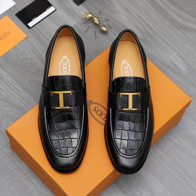 商品商标：Tod’S 托德斯 休闲套脚皮鞋 正码码数: 38-47 45.46.47定做不退换 商品材料：精选 石头纹牛皮鞋面 牛皮内里 原版大底