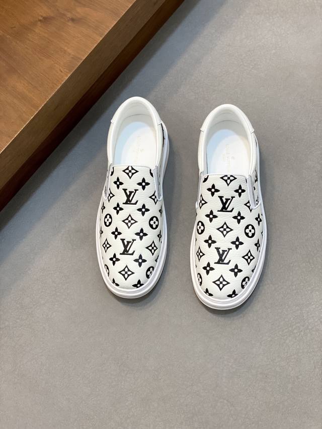 Louis Vuitton 路易威登 -高端品质 原单 -鞋面：意大利进口小牛皮、压花品牌Logo -内里：牛皮内里，牛皮垫脚 -大底：超轻Tpu发泡成型大底