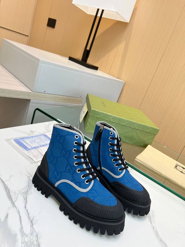 实价 Gucci帆布靴子一比一复刻。适合秋冬款。打造属于完美的风格炸街款又酷又飒 C位时髦穿搭 带复古加未来感经典鞋 超耐看。 原版倒模楦型，进口高端织针提花布