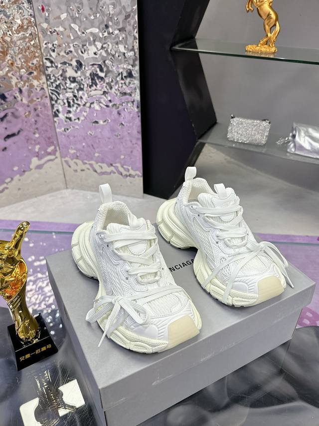 工厂P价P： 情侣款Balenciaga 巴黎世家九代23Ss最新爆款3Xl Sneaker系列 情侣款 休闲 老爹鞋 运动鞋 整体鞋型汲取了Balenciag