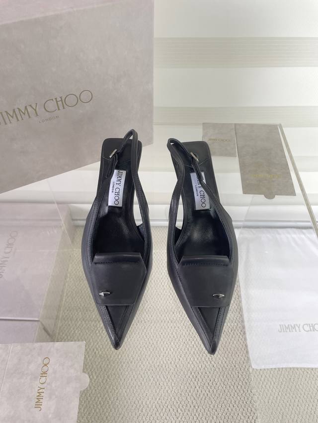 Jimmy Choo 25新款尖头高跟鞋 Jc这款凉鞋尖头高跟鞋真的太美了～ 兼具性感与脚翘～美到简直让人无法抗拒 穿着舒适，上脚超美优雅气质，高级感拉满！ 鞋