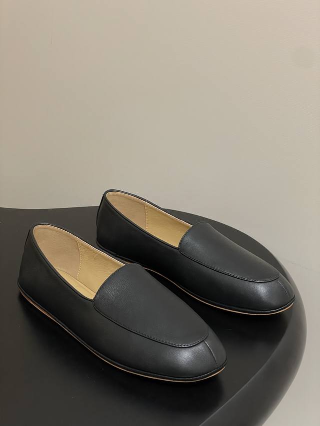 男10 Loro Piana 诺悠翩雅 Lp60S早秋新款 Anton Walk乐福鞋情侣款老钱风复古奶奶鞋单鞋薄底小羊皮超级舒服！ 这款Anton Walk乐