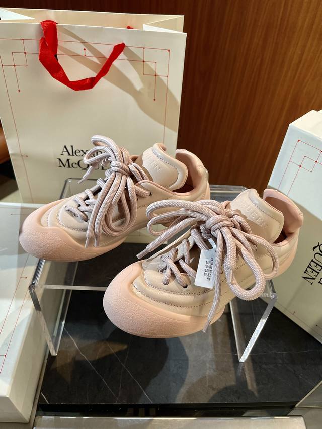Mcq麦昆新Flexion 低帮运动鞋 Size；36~44 34.35. 38.45定制 P 采用不同尺寸的鞋带，搭配灵感源自解剖学的轻盈分段式鞋底。鞋后跟压