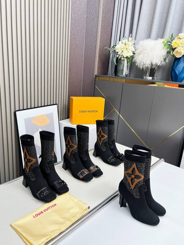 工厂P价 女装女鞋 运动原单 Lv 2025早春新款袜子鞋 原版独家开模定制两个多月裁制而成Lv经典袜靴的亮点在于拼色花样组合，舒适时尚的脚感，原版飞织袜筒，力