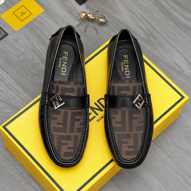 调工厂P价 男装男鞋 运动原单 商品商标：Fendi 芬迪 休闲套脚鞋 正码码数: 38-45 45.定做不退换 商品材料：精选 透气织花拼接牛皮鞋面 猪皮内里