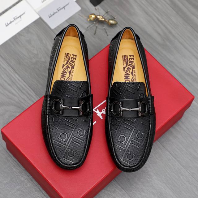 调工厂P价 男装男鞋 运动原单 商品商标：Ferragamo 菲拉格慕 休闲套脚鞋 正码码数: 38-45 45.定做不退换 商品材料：精选 压纹牛皮鞋面 猪皮