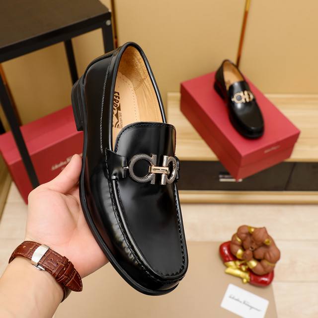 调工厂P价 男装男鞋 运动原单 商品商标：Ferragamo 菲拉格慕 皮鞋 正码码数: 38-45 商品材料：精选 头层牛皮鞋面，进口牛皮内里。原版大底