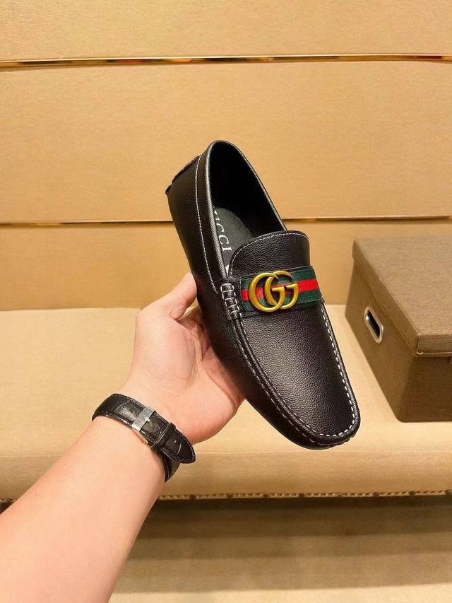 调工厂P价 男装男鞋 运动原单 Gucci 古奇官方新款，意大利名模贵族们棒棒款，时尚界的佼佼者，无可超越，市场高品质精品豆豆男鞋。明星周杰伦同款，原单正品，采