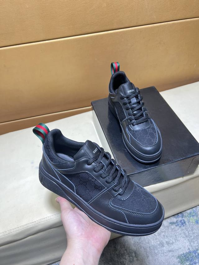调工厂P价 男装男鞋 运动原单 古奇Gucci 原单品质.～ 独特现代风运动鞋。休闲鞋潮男必备款 意大利进口原版品牌，进口原版皮，羊里 拒绝脱色磨脚 鞋底：原厂