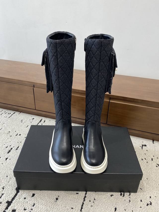 工厂P价 女装女鞋 运动原单 Chanel 2025S秋冬系列厚底高短靴，高筒和矮简两款分别用进囗牛皮打造，外增高度5Cm超显腿长， 靴简沿用了香奈儿的经典菱格