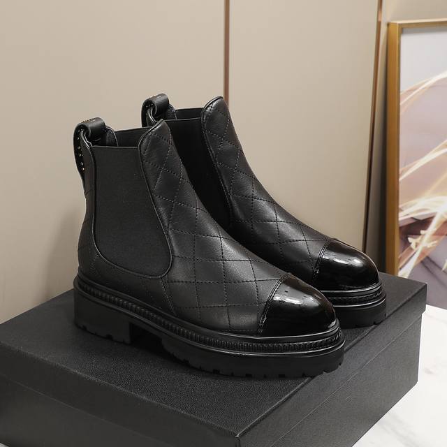 工厂P价 女装女鞋 运动原单 Cc小香秋冬牛皮短靴新品Fw New Arrival～香家短靴基础版型，利落帅气！挺阔饱满，帅气拿捏！流线，材质，工艺严苛遵循原版