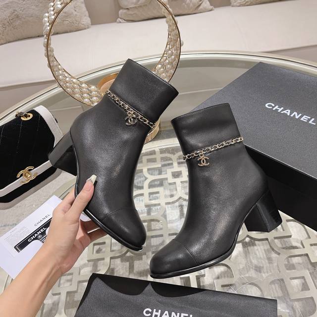 工厂P价 女装女鞋 运动原单 2025小香Chanel 高品质专柜级- Chanelaa 小香新款链条瘦腿短靴 顶级代购级别稀品上新 T 鞋面：意大利进口小牛皮