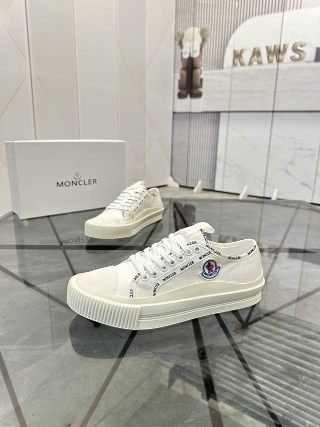 调工厂P价 男装男鞋 运动原单 商品商标：Moncler 蒙口 低帮休闲鞋 正码码数: 38-45 可订做46 商品材料：鞋面专柜原版材料，透气内里，原版大底。