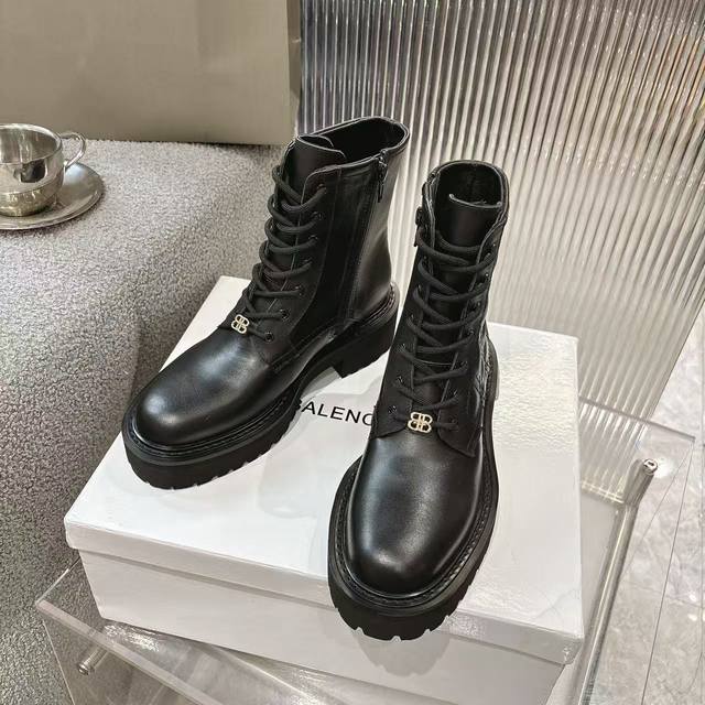 工厂P价 女装女鞋 运动原单 Balenciaga2025巴黎世家走秀款短靴、巴黎时装周重磅新品，海外各大博主相继大秀金卡戴珊Kardashian Kollec