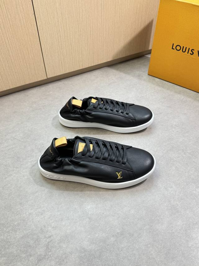 Louis Vuitton 路易威登 -高端品质 原单 休闲运动板鞋 -鞋面：纳帕小牛皮、反绒小牛皮、鞋舌.后跟；空压.丝印品牌Logo -内里：水染牛皮 -大