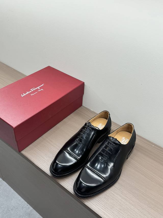 Ferragamo 顶级 码数:39~44 38.45.46订做不退换 菲拉** 专柜同步新款 男士便鞋 可休闲可正装莫卡辛乐福皮鞋 经典造型体现正装时髦魅力，