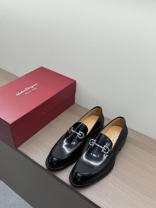Ferragamo 顶级 码数:39~44 38.45.46订做不退换 菲拉** 专柜同步新款 男士便鞋 可休闲可正装莫卡辛乐福皮鞋 经典造型体现正装时髦魅力，