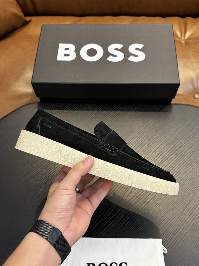 Boss 顶级 Size：39-44 38.45.定制 Boss经典款一脚蹬皮鞋｜独家原版开模 采用进口小牛皮制成｜复古与亮泽质感相得益彰｜释放迷人色调勾勒自信