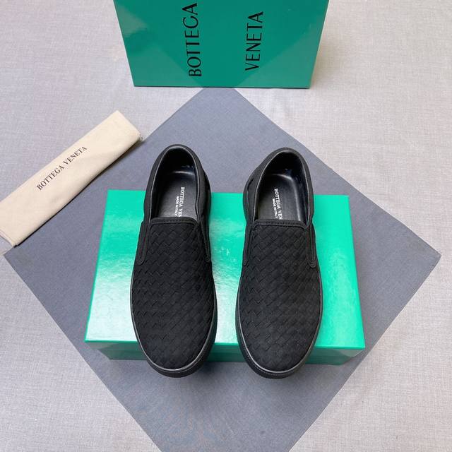 Bottega Veneta 时尚休闲经典款，经典发售！ 高品质 只比专柜正品货！顶级手工艺编织装饰 内里透气网布附加混种羊皮 原乳胶垫脚！正品橡胶防滑大底！！