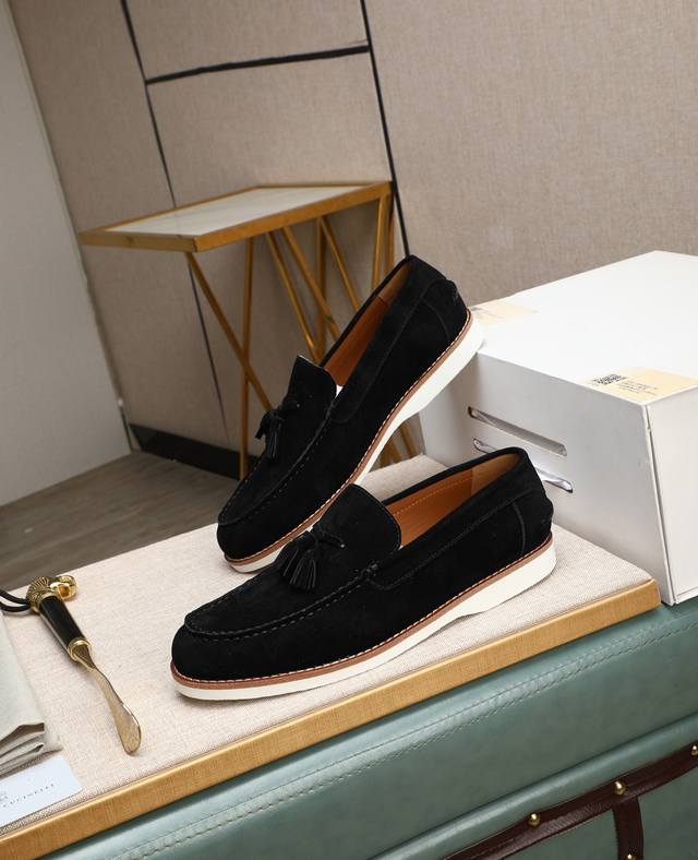 男款、Brunello Cucinelli 25Ss 春夏新款 乐福鞋 单鞋 Bc是意大利知名品牌，极简主义风格，纯手工串联珠链配饰！复古又高级！简约又大气，属