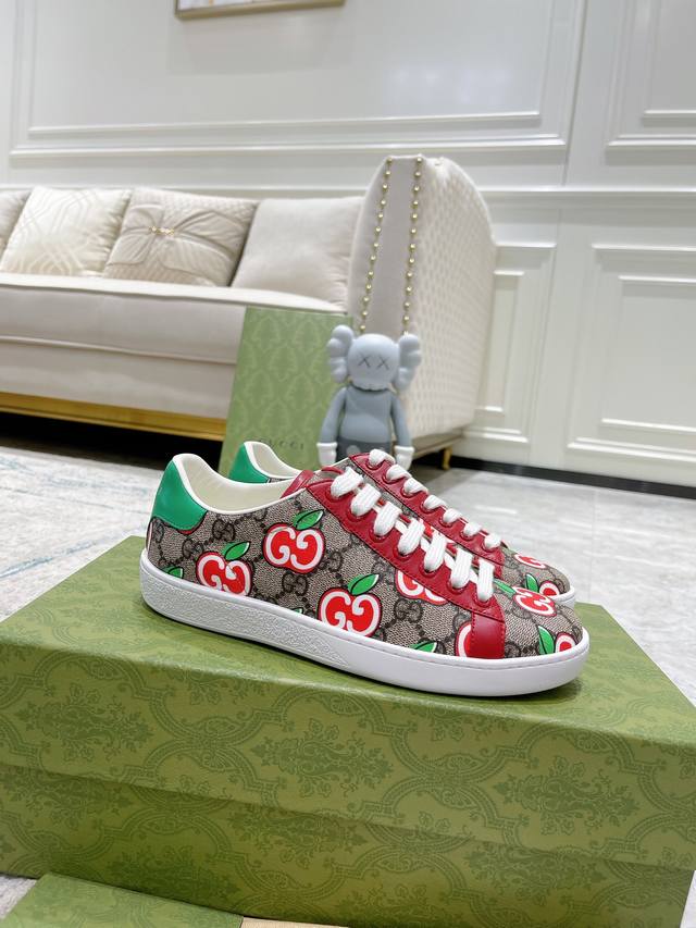 实价 Gucci 最新防伪线经典运动系带小白鞋情侣款 钻柜最新防伪线升级版 全系57个版面高品质出货★ 配色持续更新中 注意钻柜这系列已经全面升级①防伪线②空胶