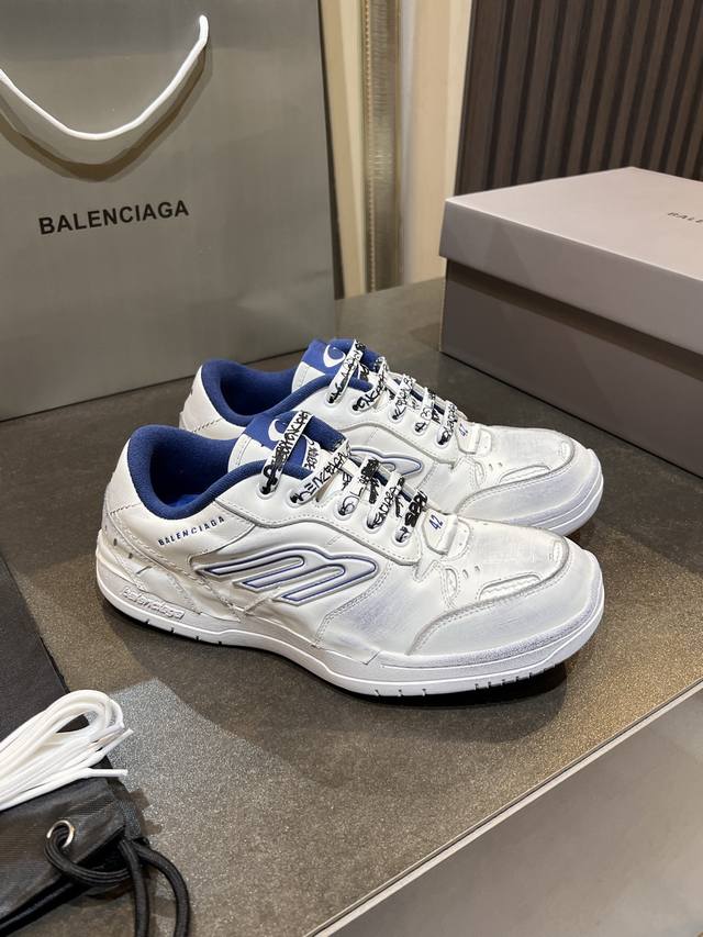 实价： 巴黎世家Balenciaga Winter25秋冬Hamp Tons运动鞋。创意鬼才Deanna掌舵下Winter25系列重塑时尚定义、而这款Hampt