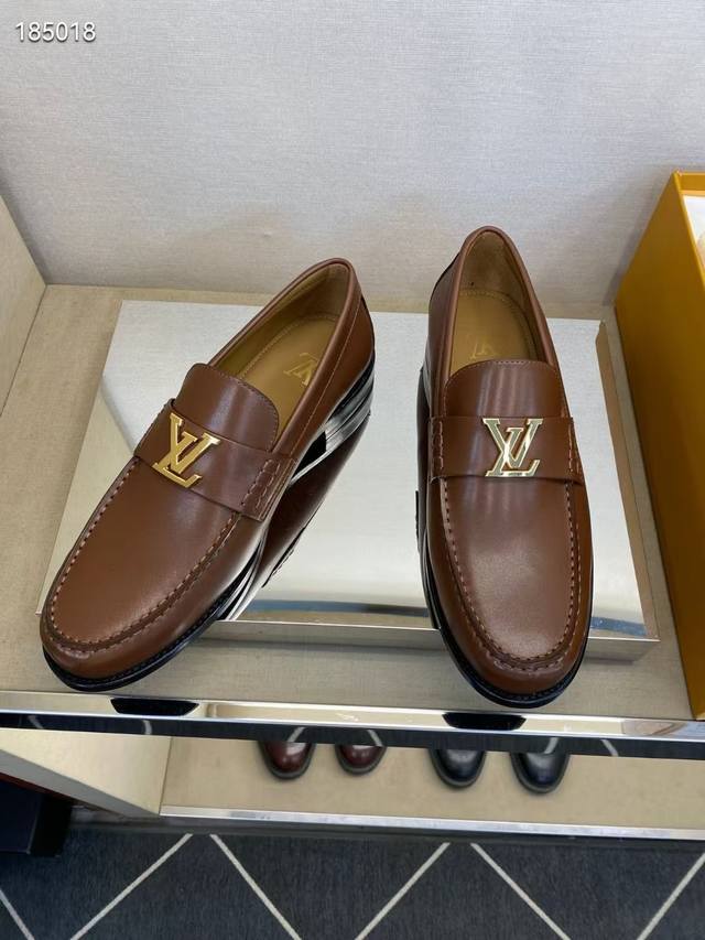 L*V 独家高品 时尚正装皮底 正码：39一44， 6.5一9 ： 经典款小皮鞋型！货！ 重金打造模版小牛皮，并非市场现成材普通材料！ 顶级手工艺 意大利全面进