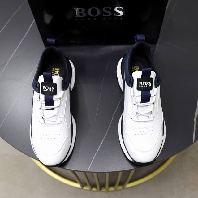 出厂价Pp： 品牌：Boss 标准码：38-44 45订做 等级：官网同款 材料：原版材料拼接 舒适透气内里 轻便耐磨运动大底 款式类别：男士时尚休闲鞋 跑步