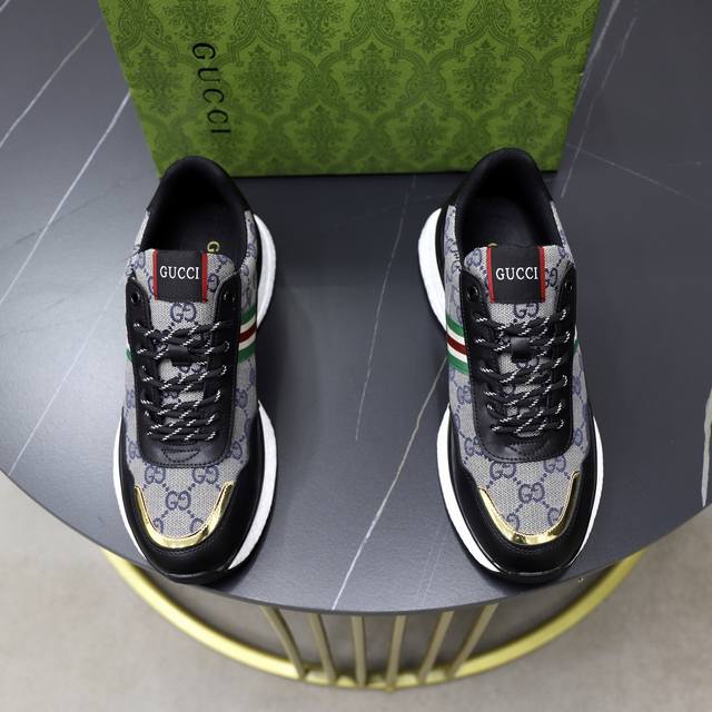 出厂价Pp： 品牌：古奇Gucci 标准码：38-44 45订做 等级：官网同款 材料：原版材料拼接 舒适透气内里 轻便耐磨运动大底 款式类别：男士时尚休闲鞋