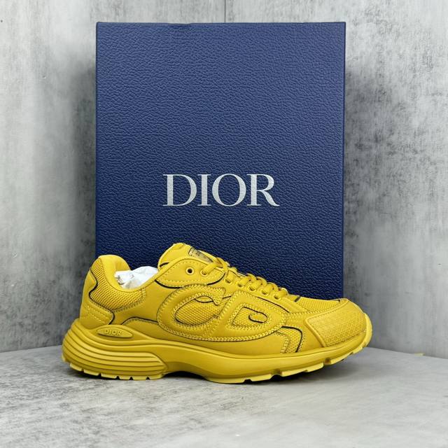 新款上架 Dior X Stone 石头岛联名B30 慢跑鞋 近期关注度超高的 Dior X Stone Island陆续有单品曝光出来，双方以 Dior B3