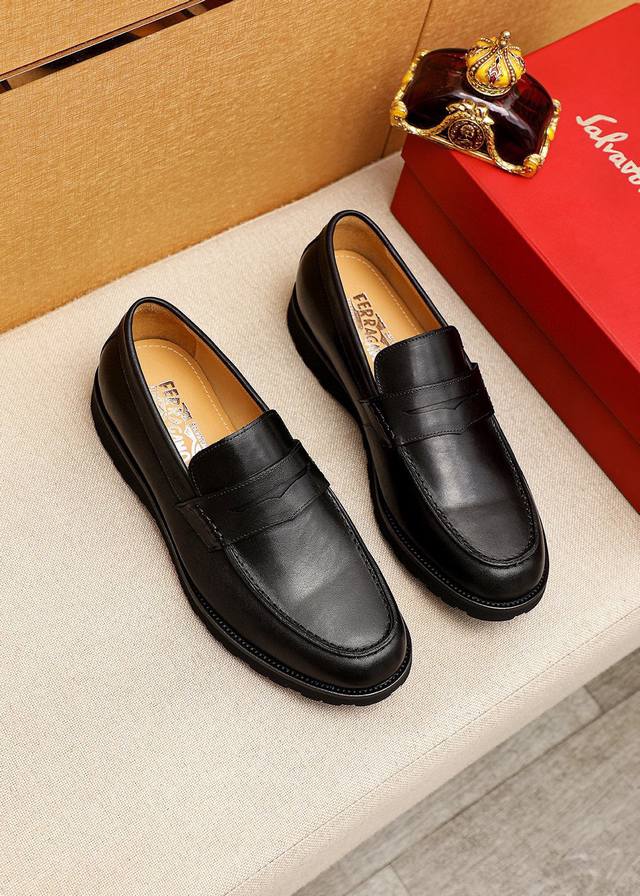 商品商标：Ferragamo 菲拉格慕 休闲皮鞋 正码码数: 38-44 45.46订制 商品材料：精选 进口头层小牛皮鞋面，进口水染牛皮内里。强烈立体视觉效果