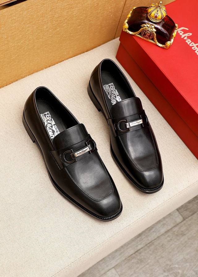 商品商标：Ferragamo 菲拉格慕 休闲皮鞋 正码码数: 38-44 45.46订制 商品材料：精选 进口头层小牛皮鞋面+奢华五金扣，进口水染牛皮内里。强烈
