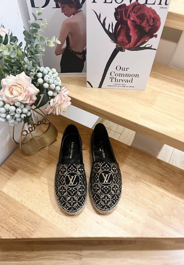 工厂P价 女装女鞋 运动原单 Louis Vuityon 路易威登 渔夫鞋本款Starboard平底帆布便鞋选取Monogram丹宁布，与皮具系列设计遥相呼应。