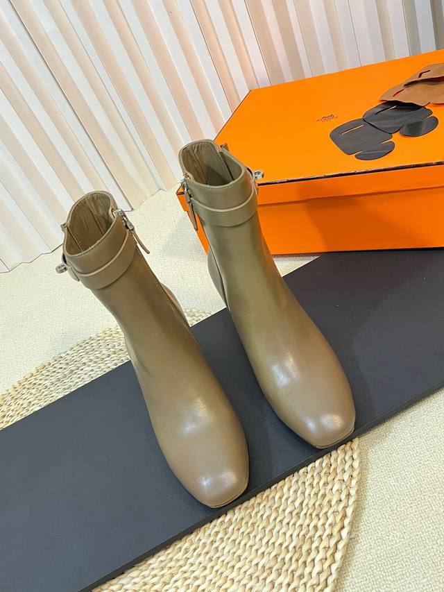 工厂P价 女装女鞋 运动原单 顶级品质 H家经典款 Kelly扣短靴 上脚超级有气质 而且也是官网主推款 经典永不落时 鞋面全小牛皮 内里羊皮 原版意大利大底