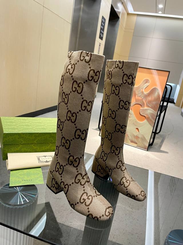 工厂P价 女装女鞋 运动原单早秋Gucci新品15寸修腿神器弹力靴 原版定制，1:1复刻，顶级品质，做工精致完美 马靴以全新双G图案大写彰显自我态度，相互翻转环