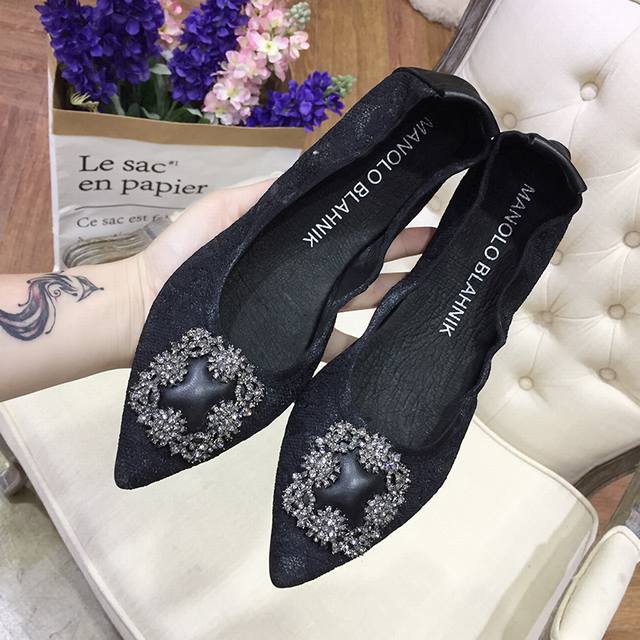 女装女鞋 运动原单 Manolo Blahnik Mb同款升级蕾丝皮面款 顶级版本用更完美的品质重新演绎Mb雪花扣的经典！法国进口环保顶级绵羊皮、超级完美！更好