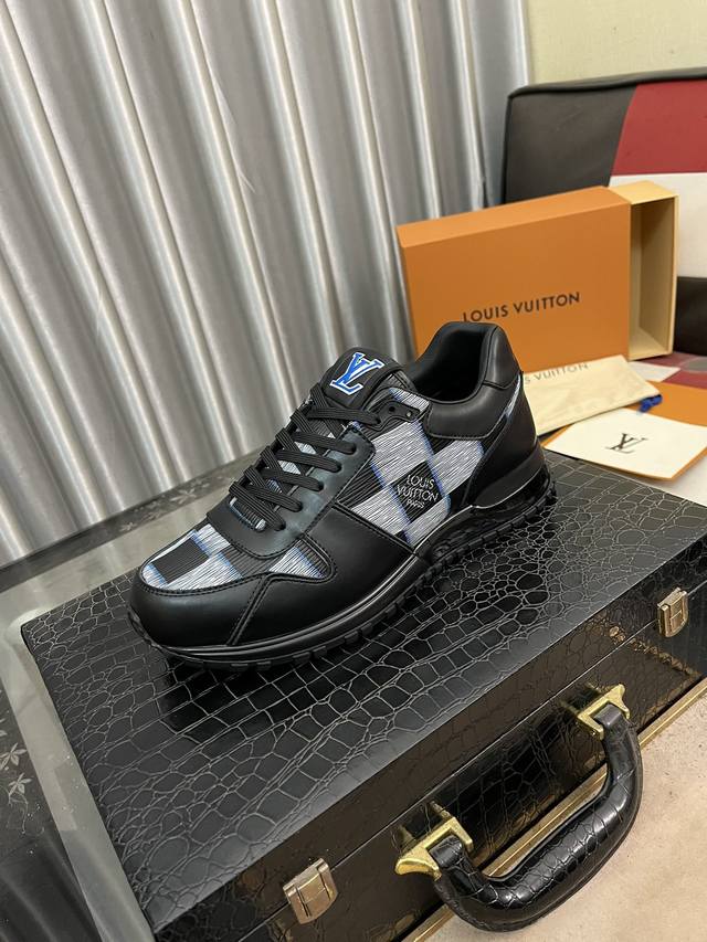 出厂价Pp： Lv 路易威登。最新潮鞋休闲鞋实体店爆款。新品春夏季舒适进口定制原版牛皮，独特提花面料元素设计。搭配羊皮内里，Lv原版底， 高端包装高品质细节决定