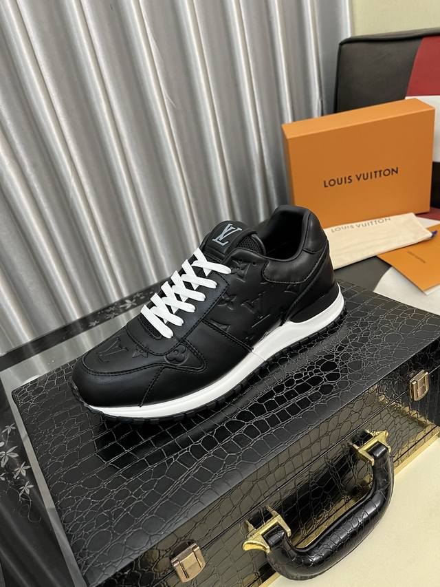 出厂价Pp： Louis Vuitton 25Ss Lv路易威登专柜最新休闲鞋 ，众多网红明星纷纷开秀上脚 ，这款系带休闲运动鞋妥妥的美式老爹鞋风格 经典百搭的